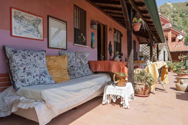 Carly & Dane Vacation House Taormina Kültér fotó
